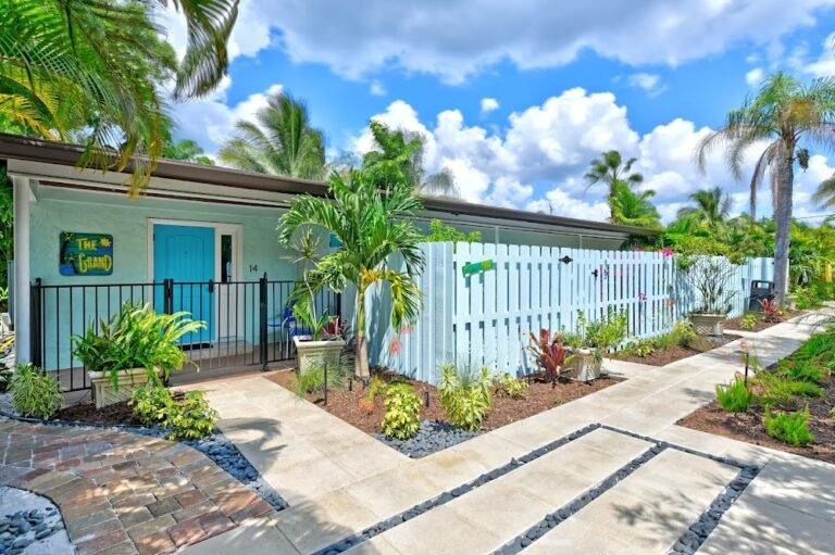 Advertise at Siesta Key Palms Resort 1 768x511